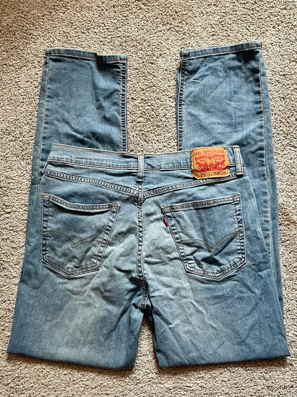 Light Wash Men’s Levi’s Straight Leg Jeans Size W32 L34